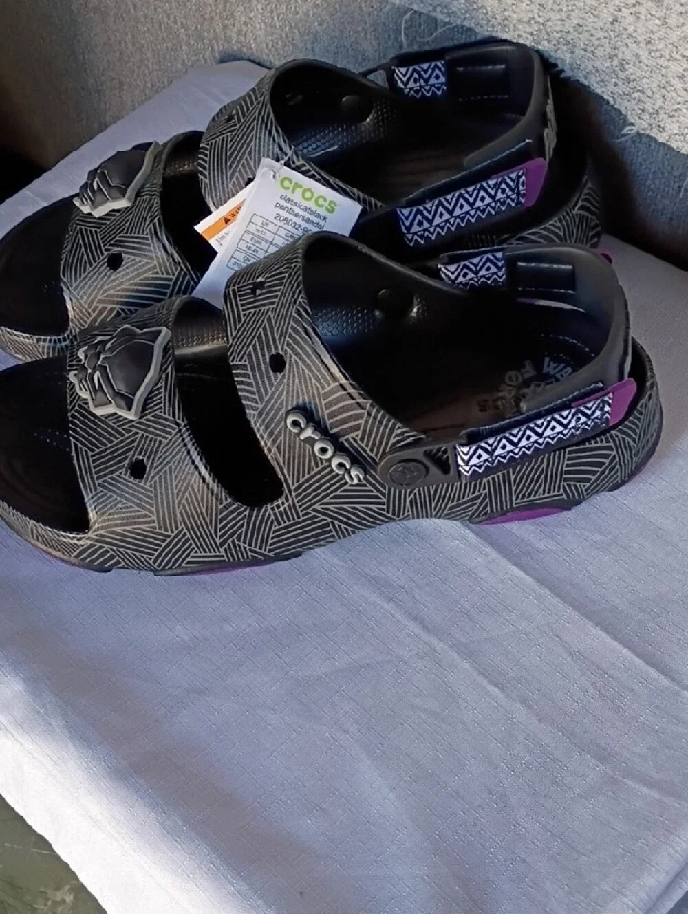 CROCS Men's Marvel Black & Gray Black Panther Graphic Sport Sandals Size 13 - Picture 4 of 9